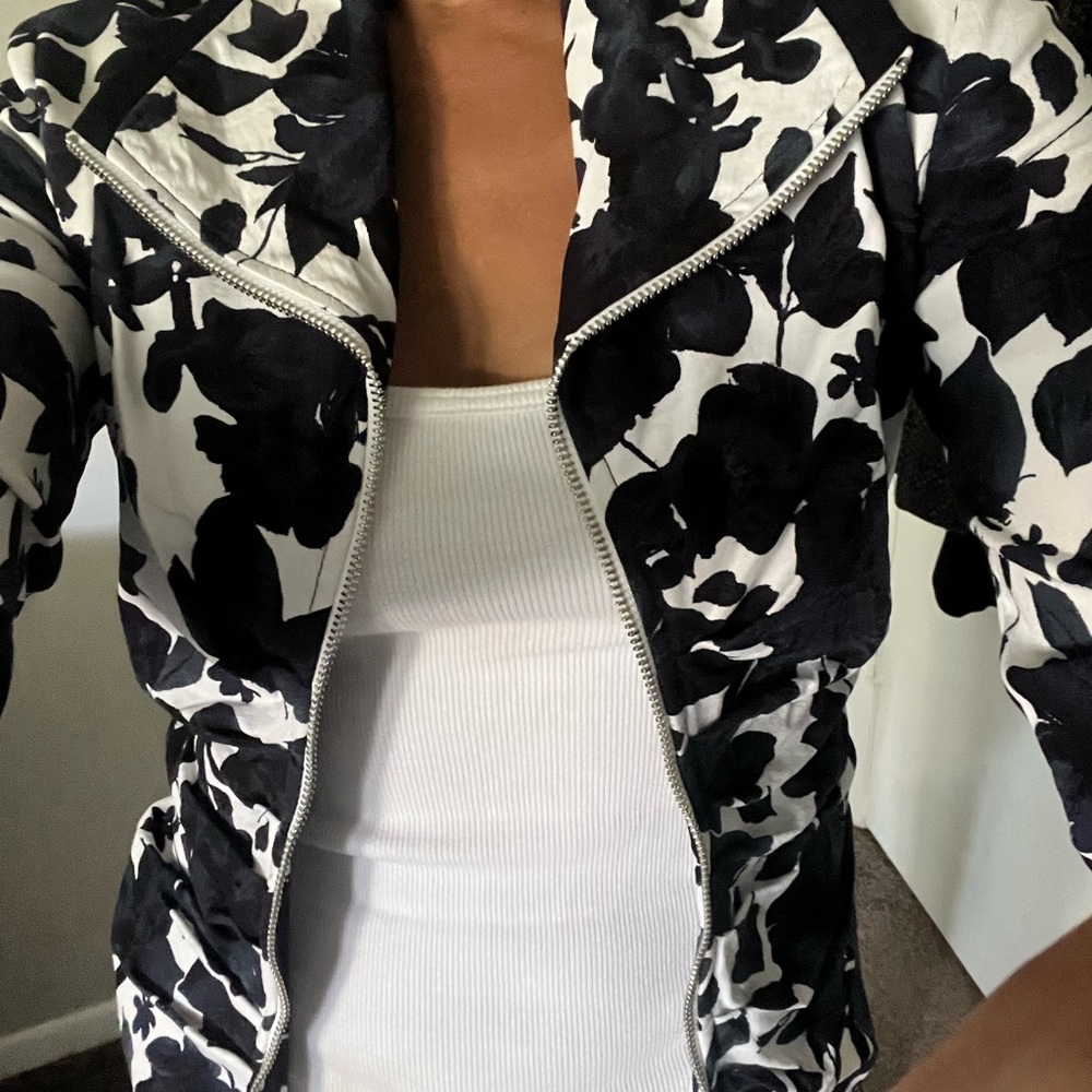 Joseph Ribkoff Navy and White Floral Blazer - Picture 6 of 11